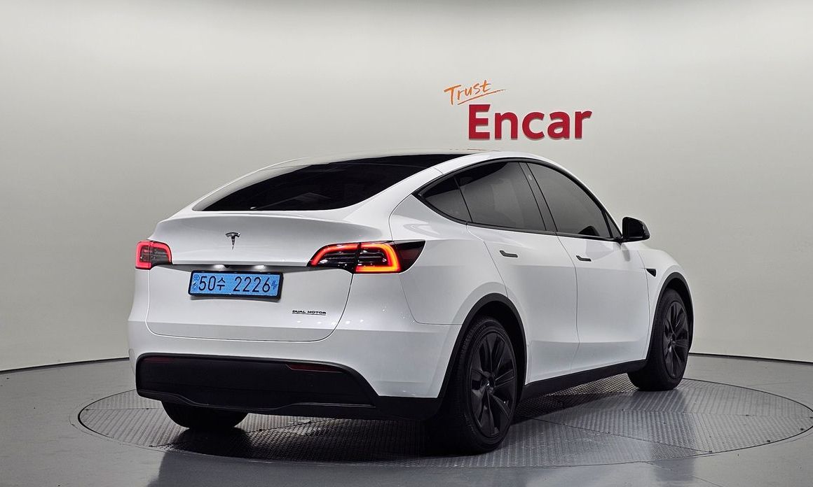 Tesla Model Y 2023