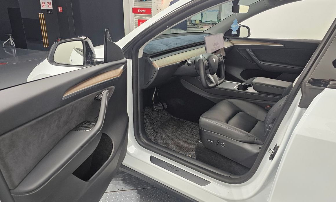Tesla Model Y 2023