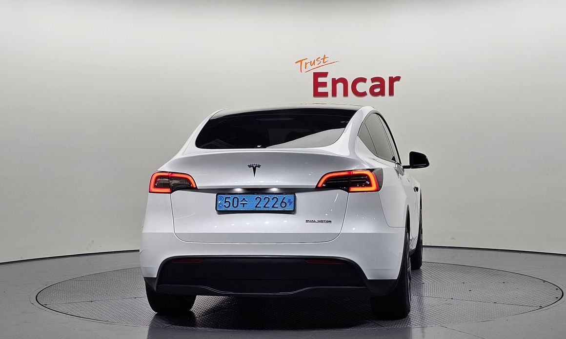Tesla Model Y 2023