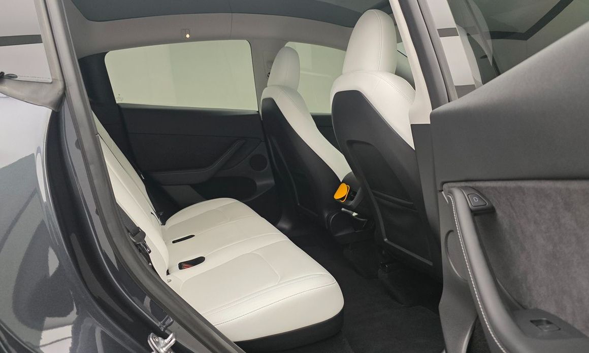 Tesla Model Y 2025