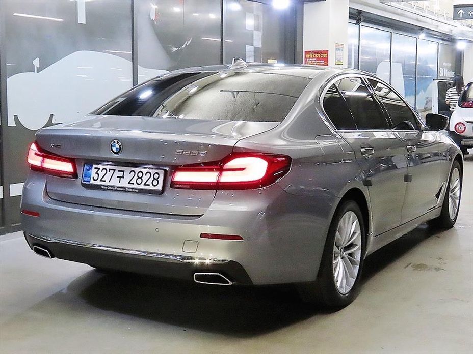 BMW 5-Series 2023