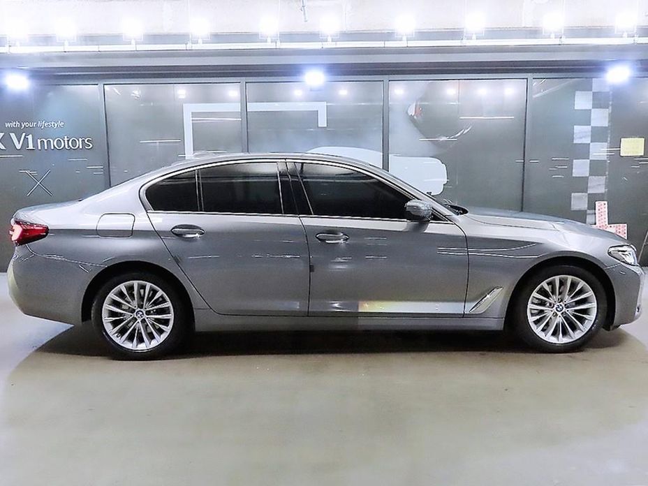 BMW 5-Series 2023