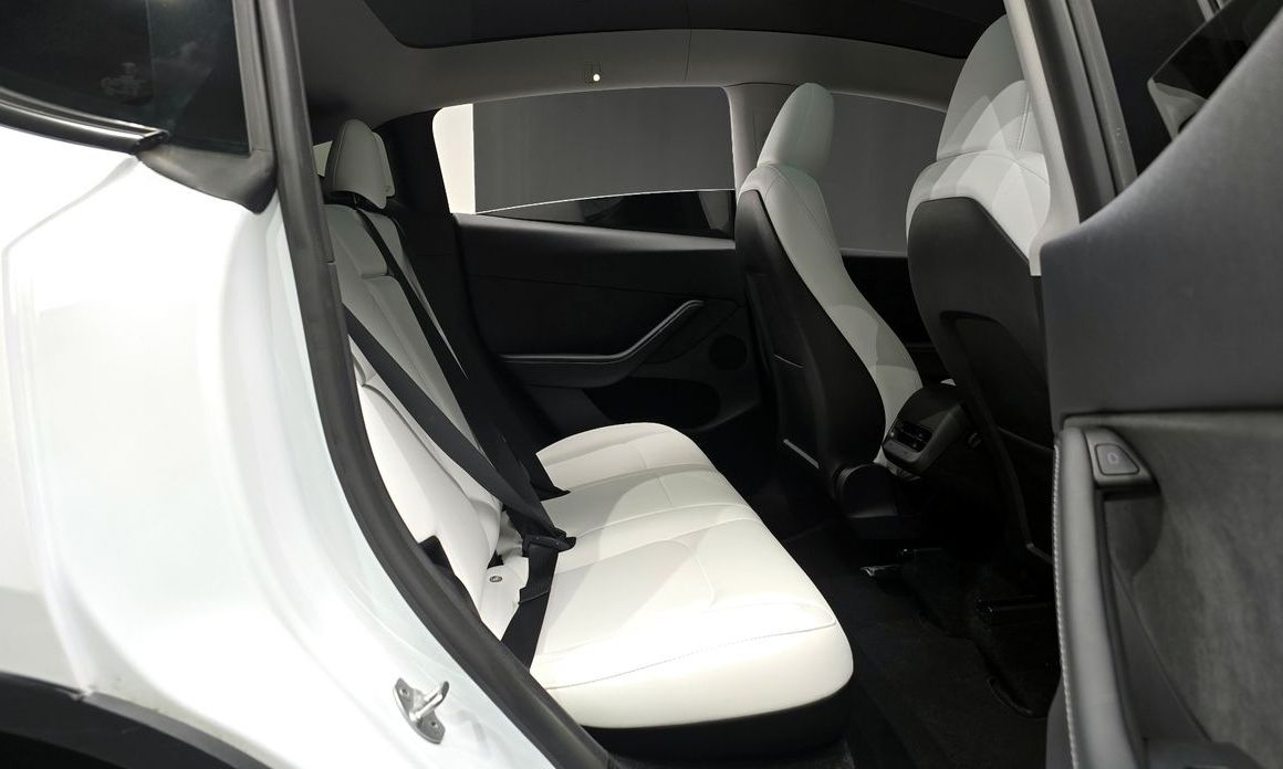 Tesla Model Y 2024