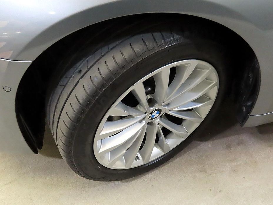 BMW 5-Series 2023