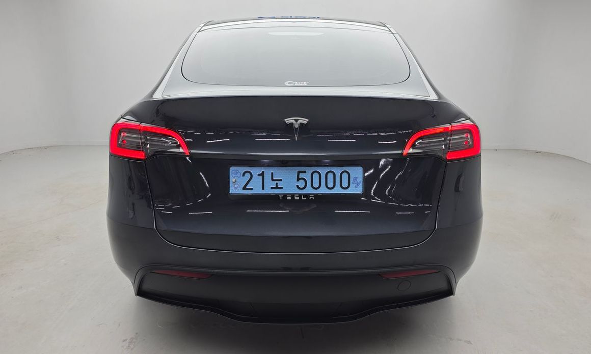 Tesla Model Y 2025