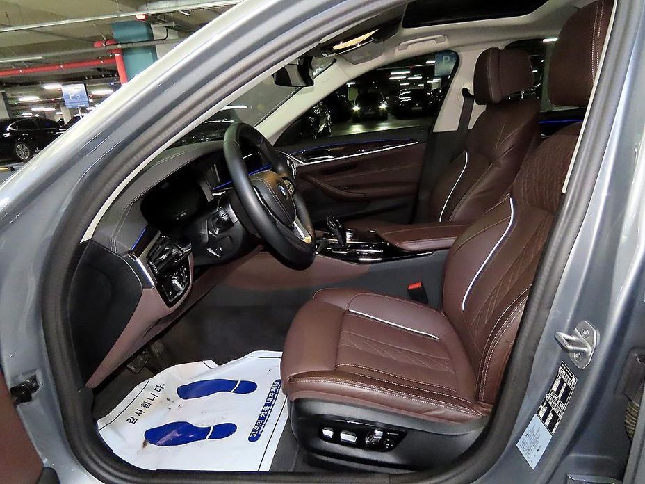 BMW 5-Series 2023