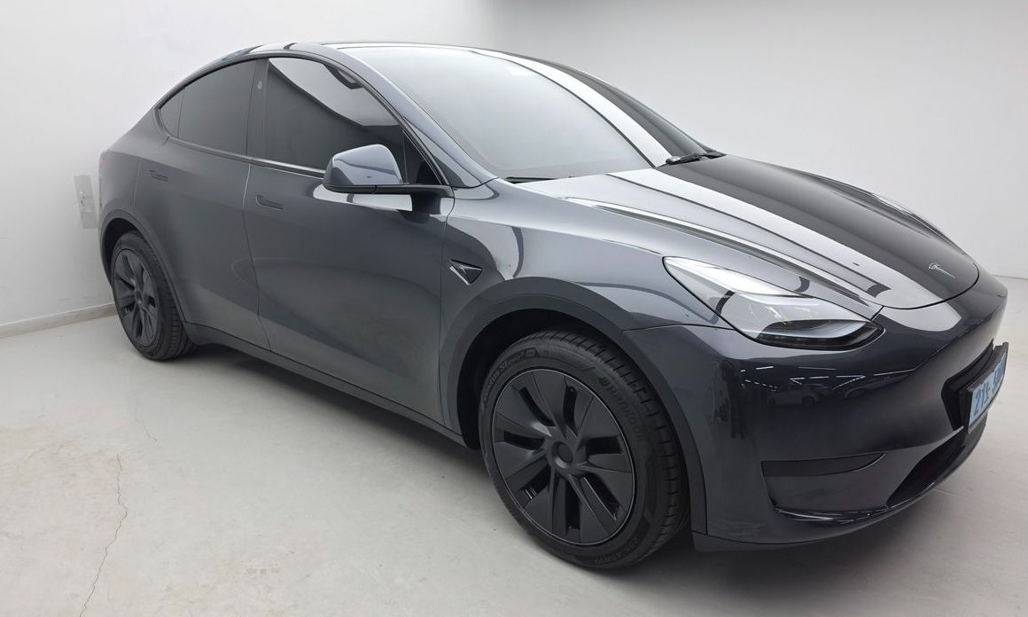 Tesla Model Y 2025