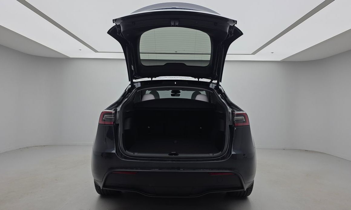 Tesla Model Y 2025