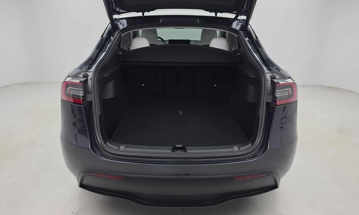Tesla Model Y 2025