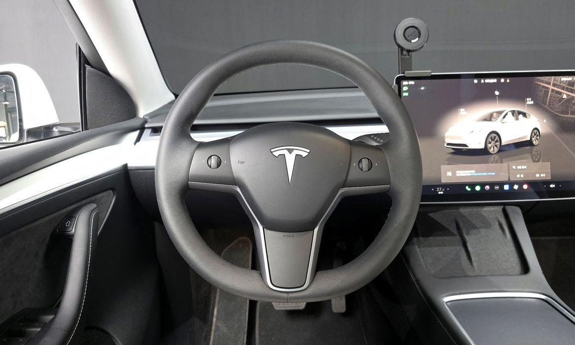Tesla Model Y 2024