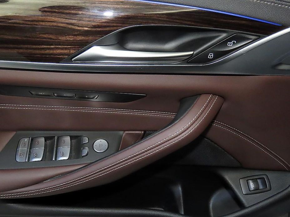 BMW 5-Series 2023