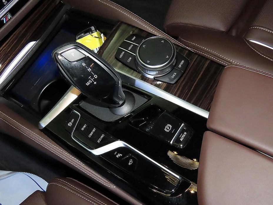 BMW 5-Series 2023