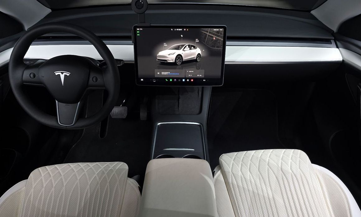 Tesla Model Y 2024