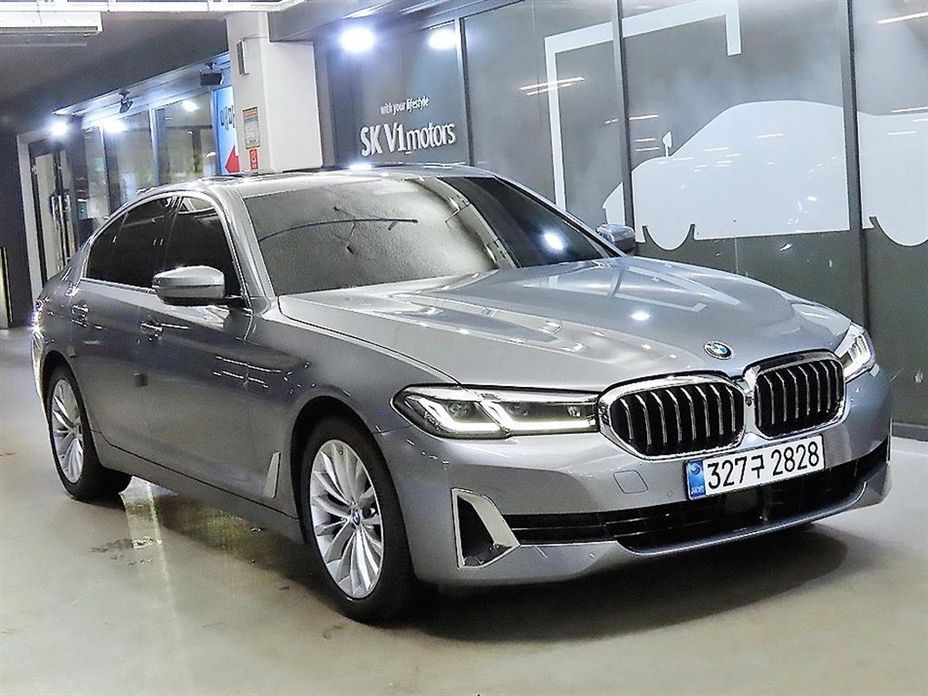 BMW 5-Series 2023