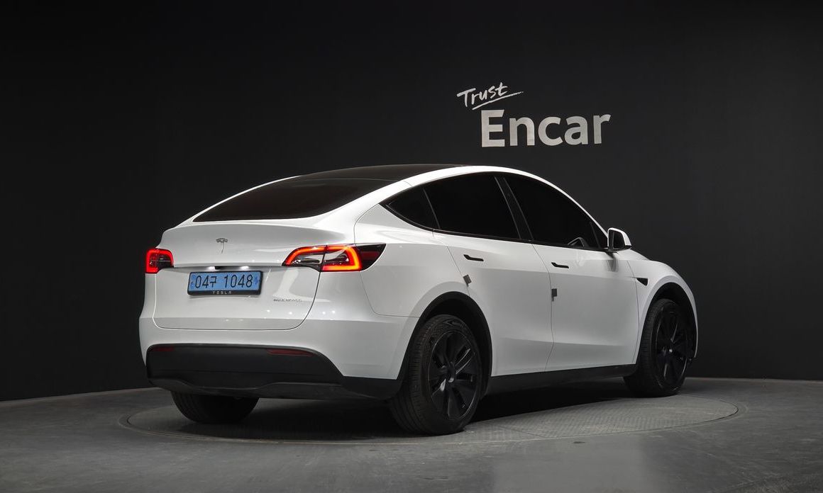 Tesla Model Y 2024