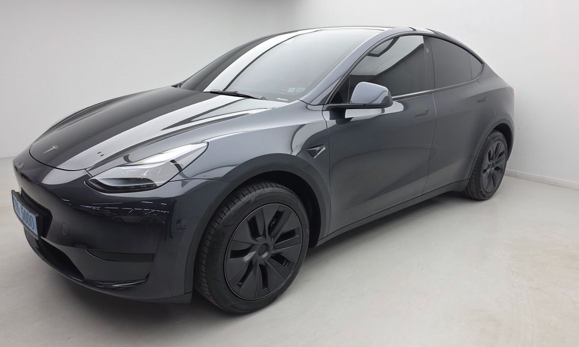 Tesla Model Y 2025