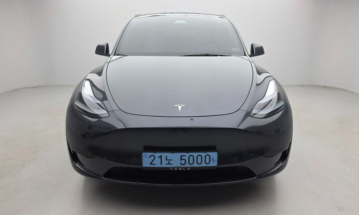 Tesla Model Y 2025