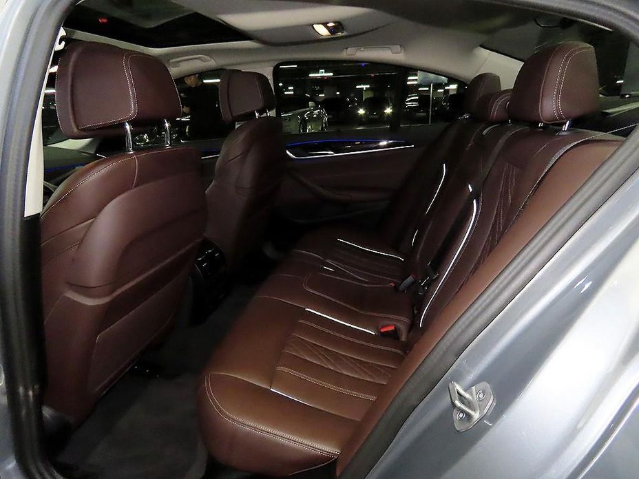 BMW 5-Series 2023