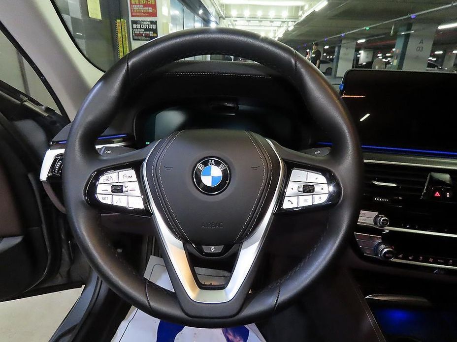 BMW 5-Series 2023