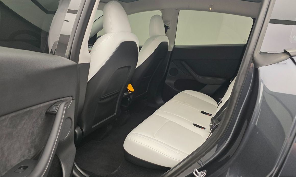 Tesla Model Y 2025