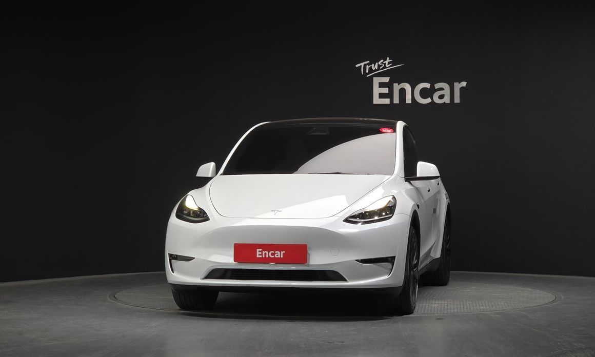 Tesla Model Y 2024