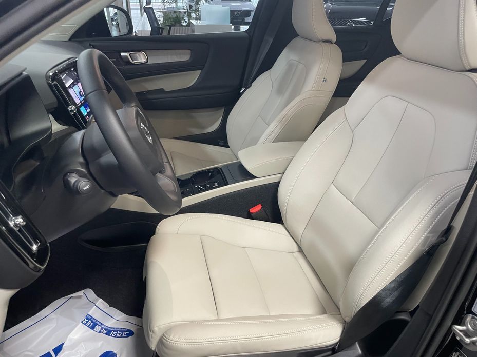 Volvo XC40 2026
