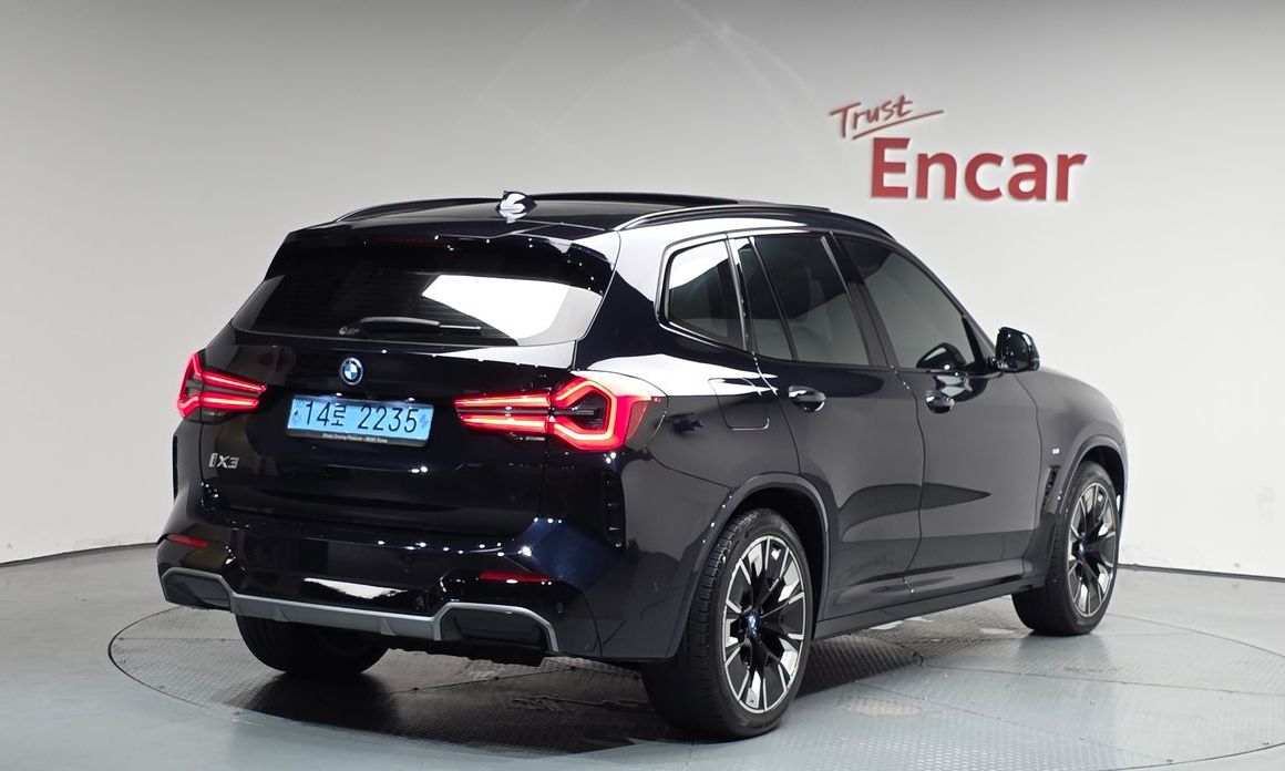 BMW iX3 2023