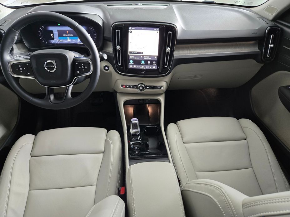 Volvo XC40 2026