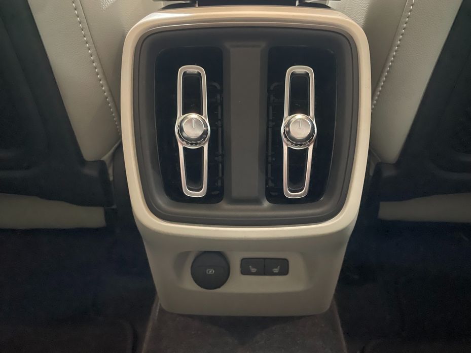 Volvo XC40 2026