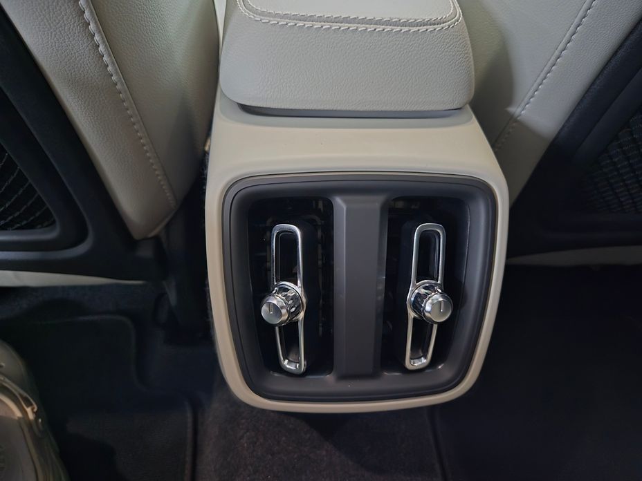 Volvo XC40 2026