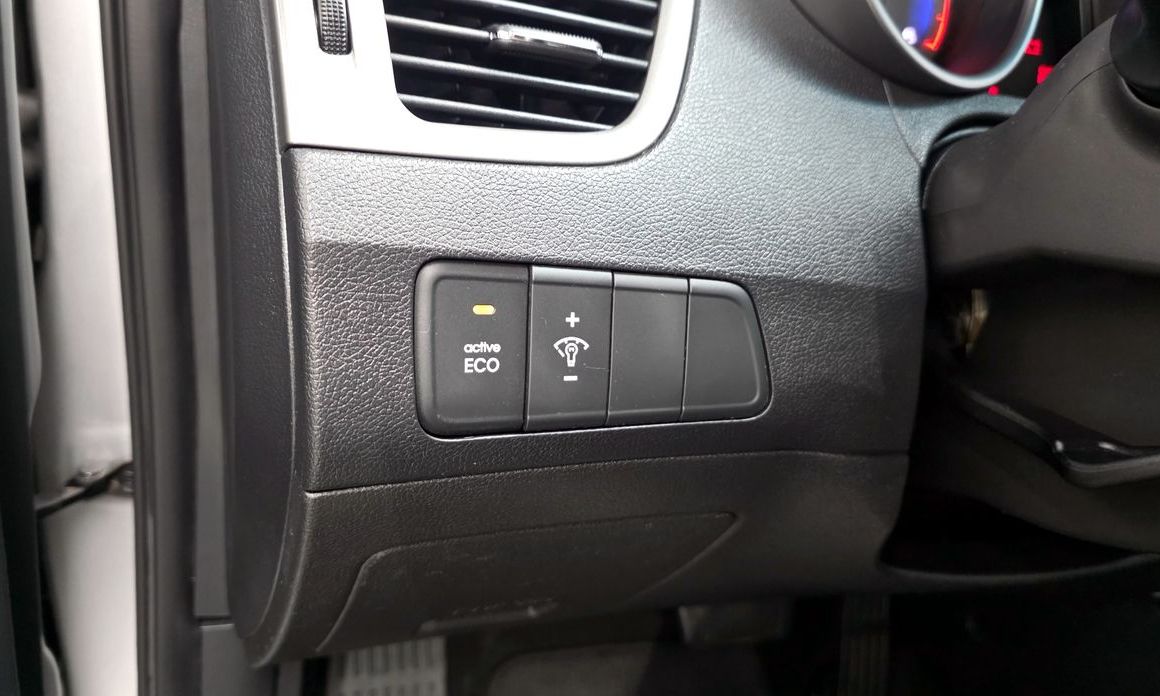 Hyundai AVANTE 2012
