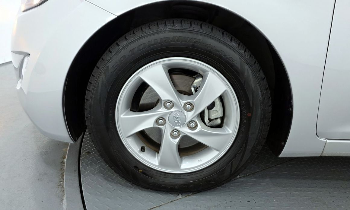Hyundai AVANTE 2012