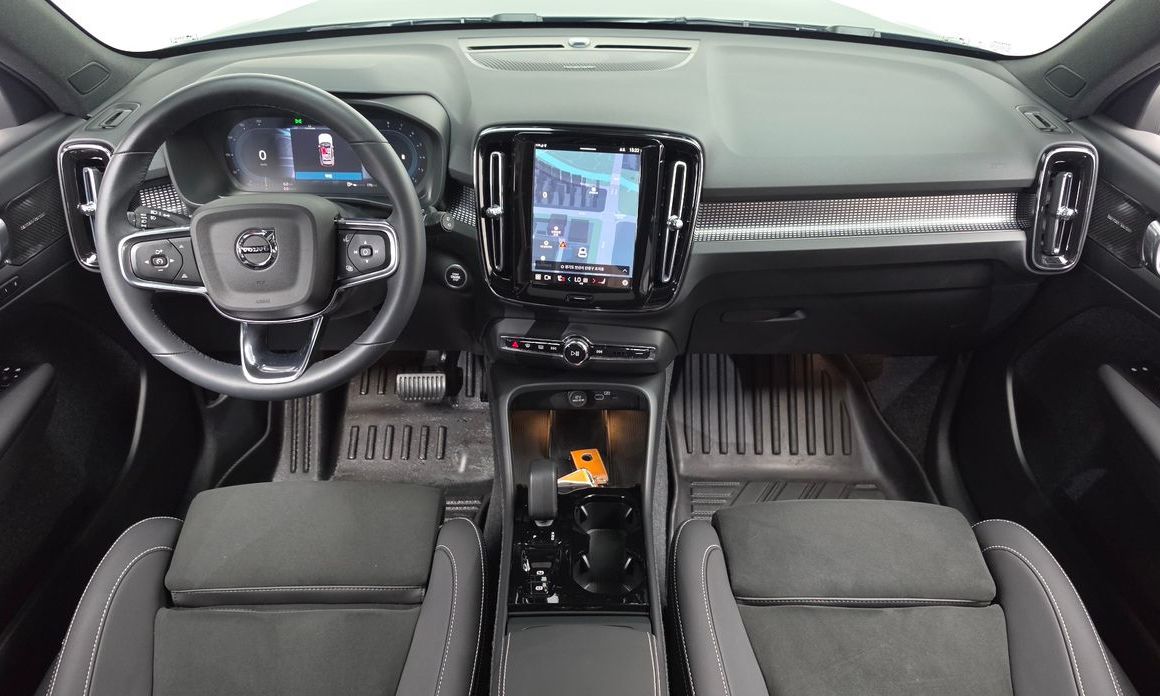Volvo XC40 2025