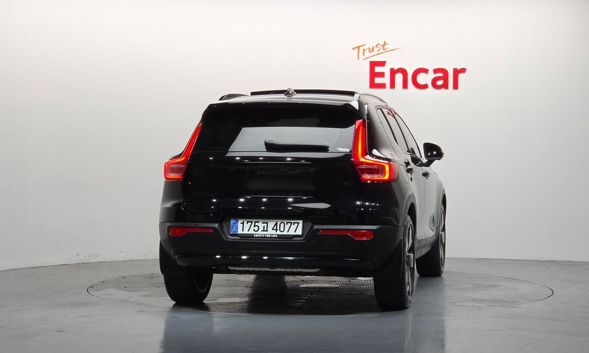 Volvo XC40 2025