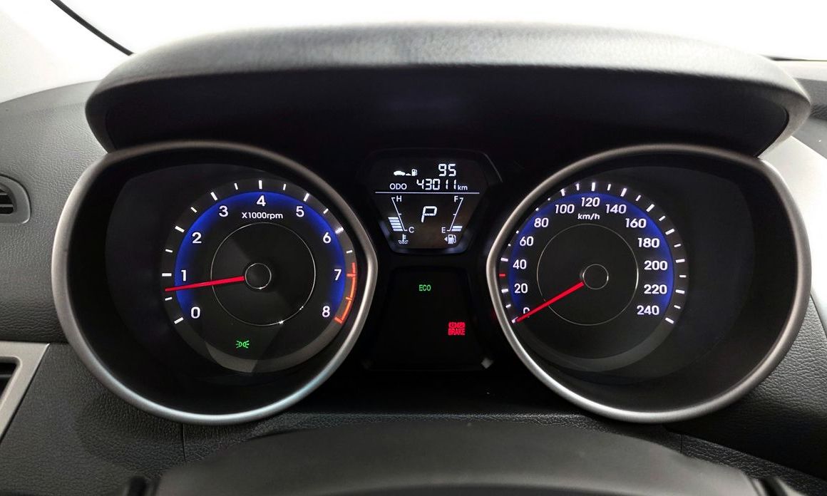 Hyundai AVANTE 2012