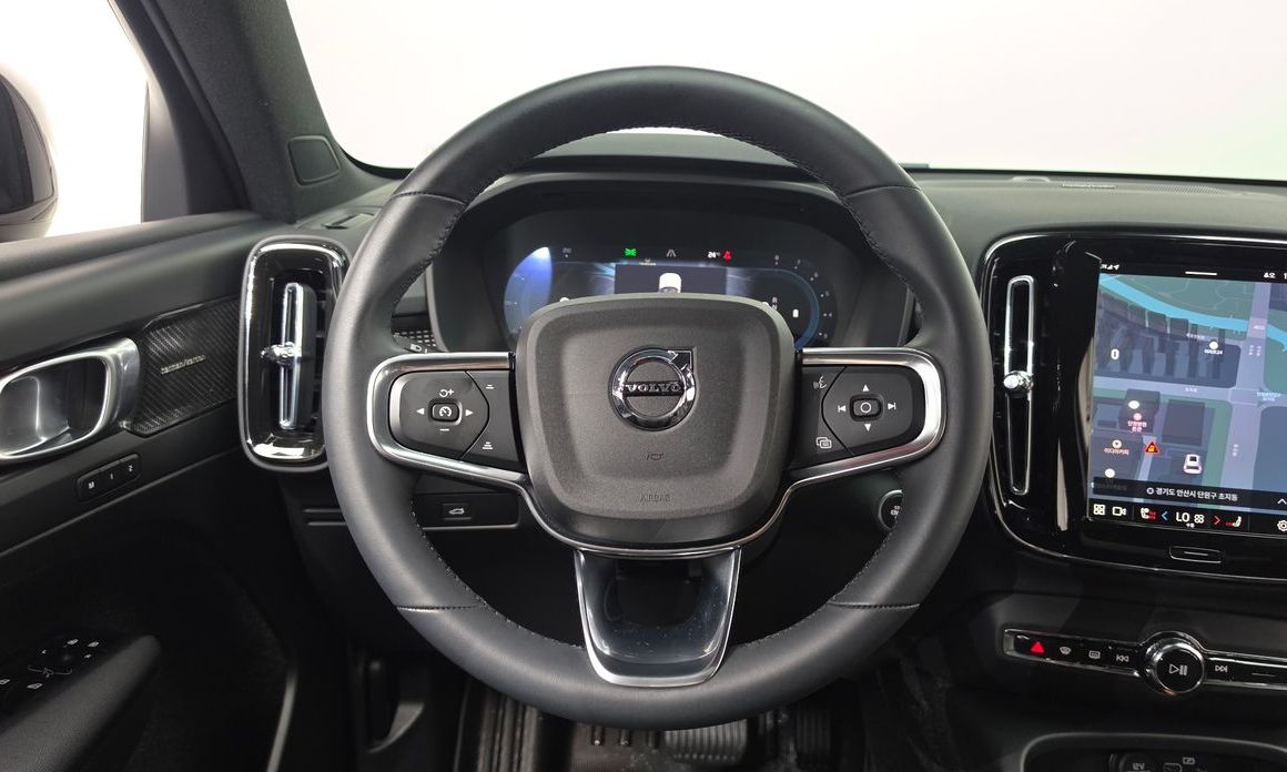 Volvo XC40 2025