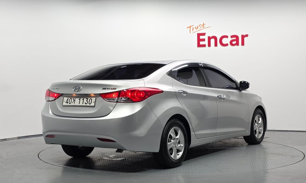 Hyundai AVANTE 2012