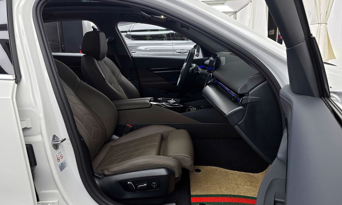 BMW 5-Series 2024