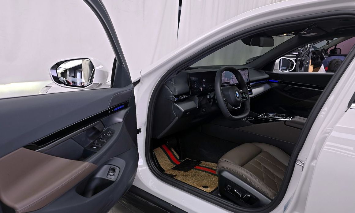 BMW 5-Series 2024