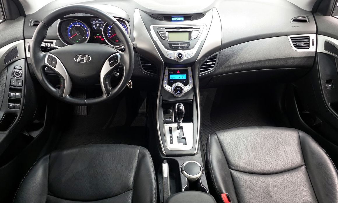 Hyundai AVANTE 2012