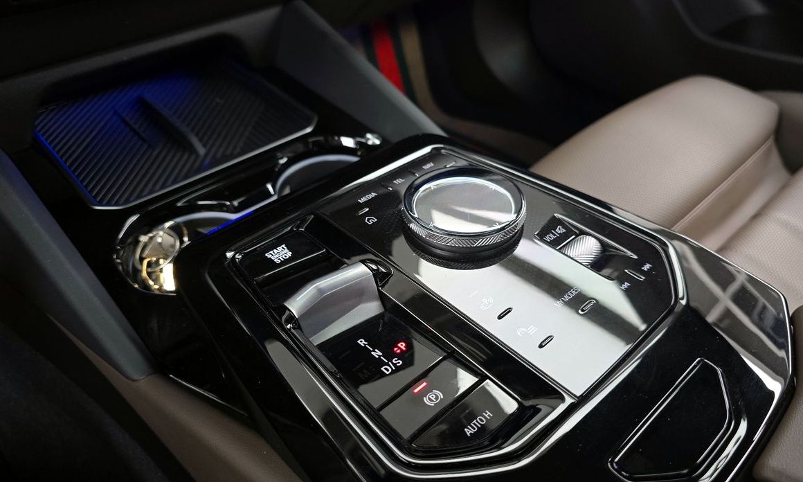BMW 5-Series 2024