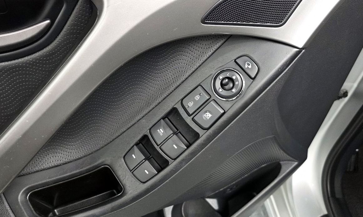Hyundai AVANTE 2012