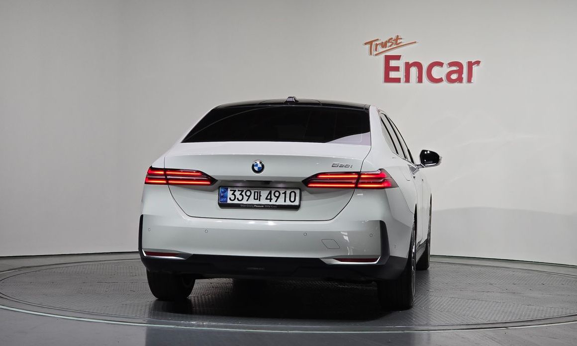 BMW 5-Series 2024
