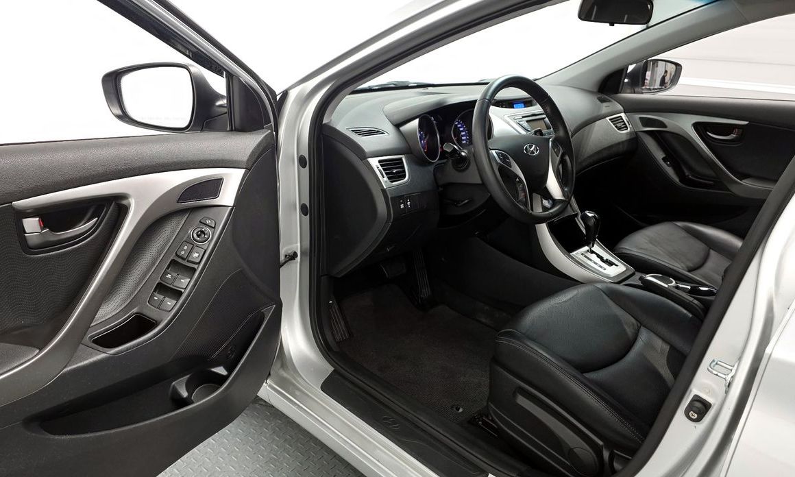 Hyundai AVANTE 2012