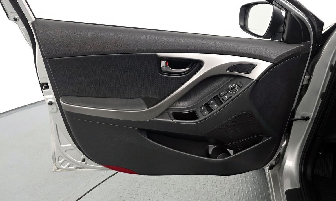 Hyundai AVANTE 2012