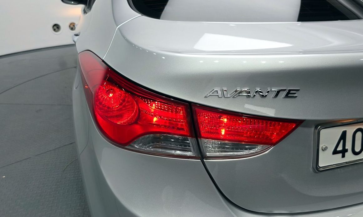 Hyundai AVANTE 2012