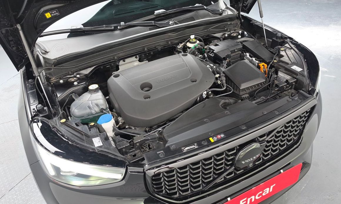 Volvo XC40 2025