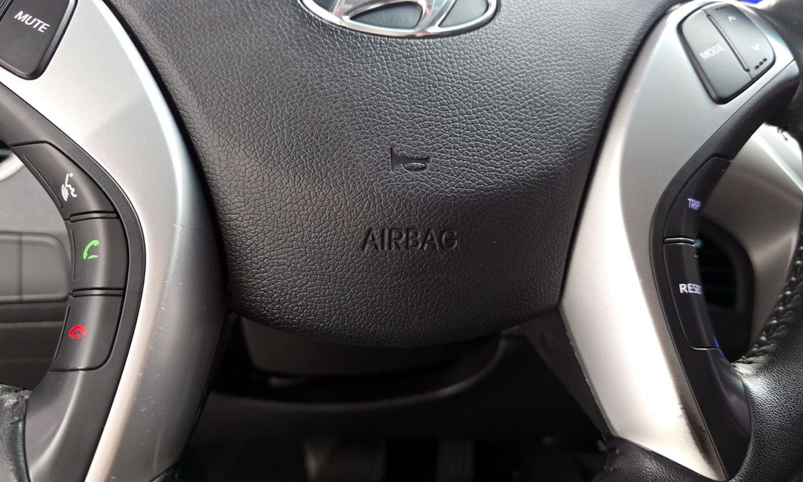 Hyundai AVANTE 2012