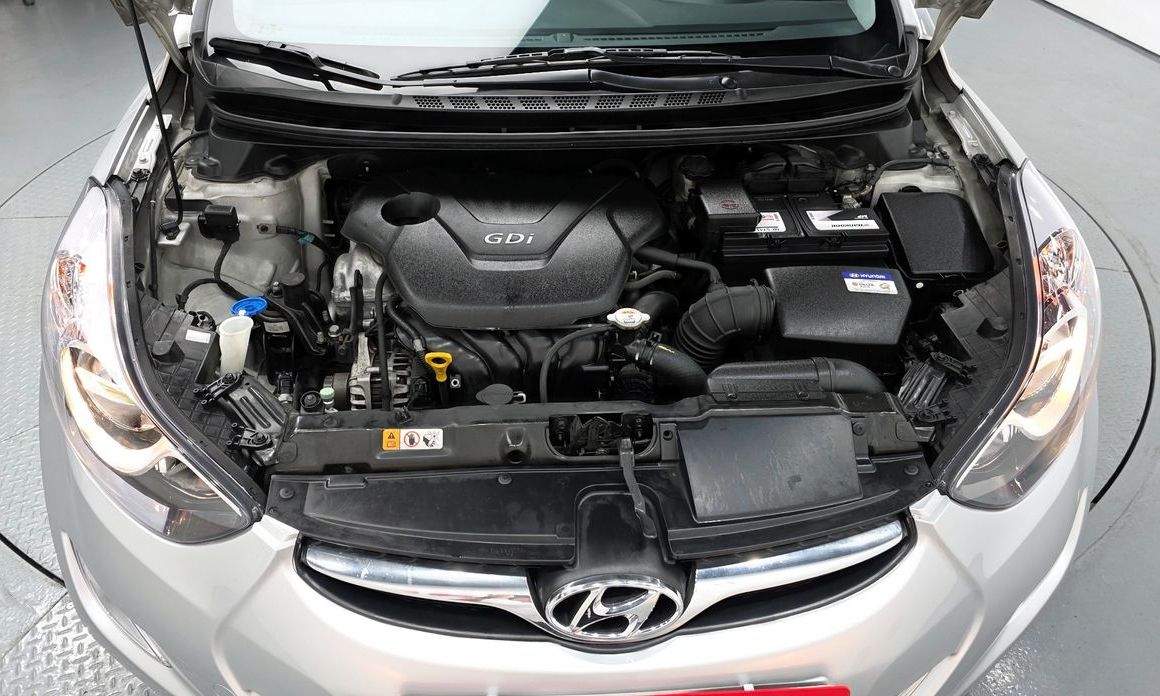 Hyundai AVANTE 2012