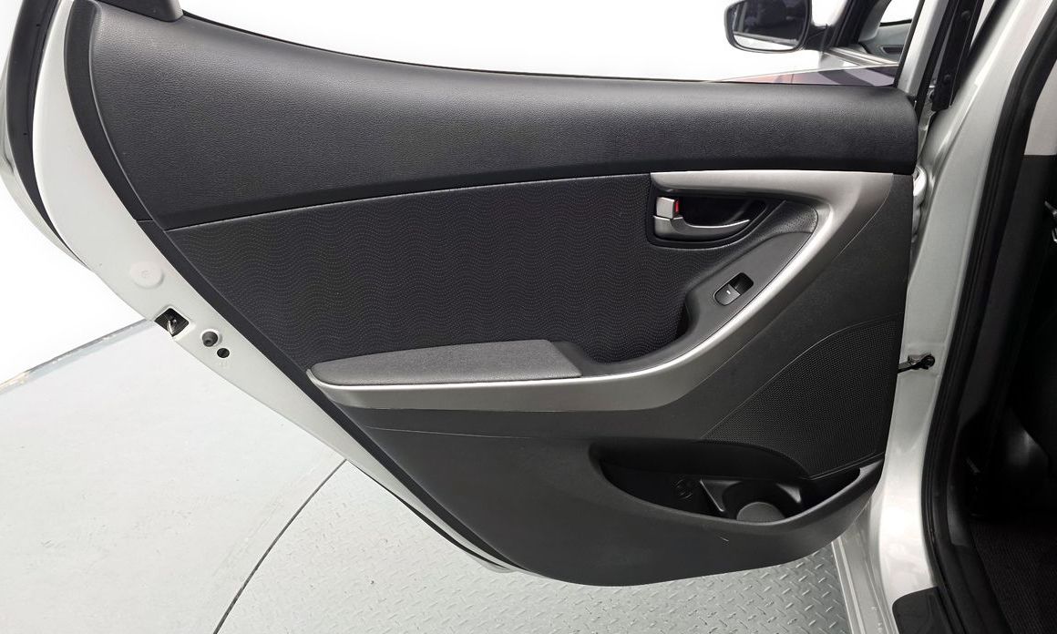 Hyundai AVANTE 2012